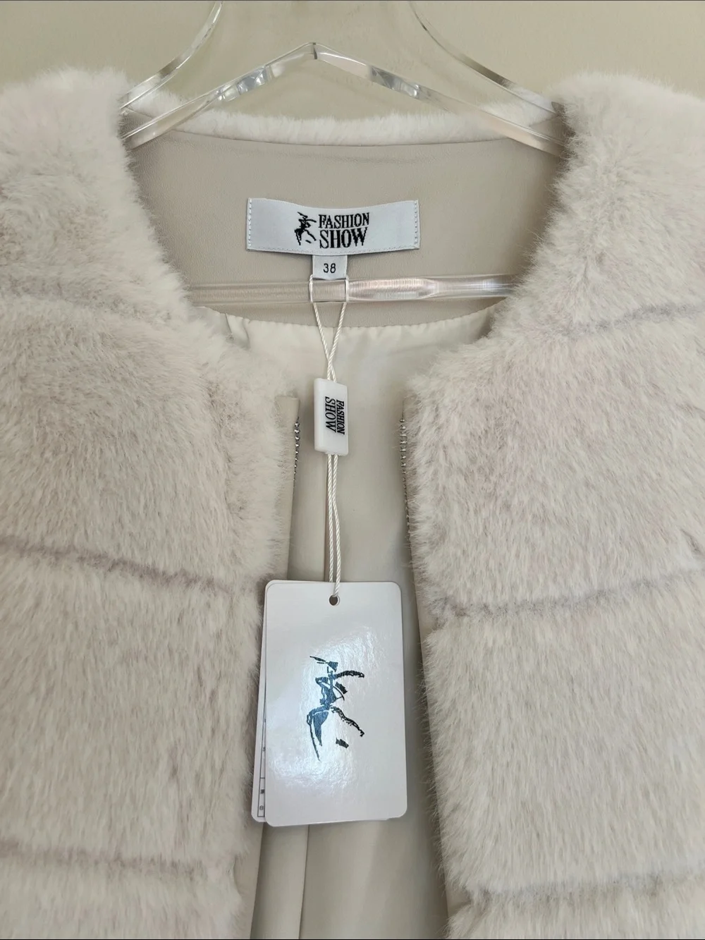 Leather Faux Fur Vest in Light Cream M - Picture 2 of 10